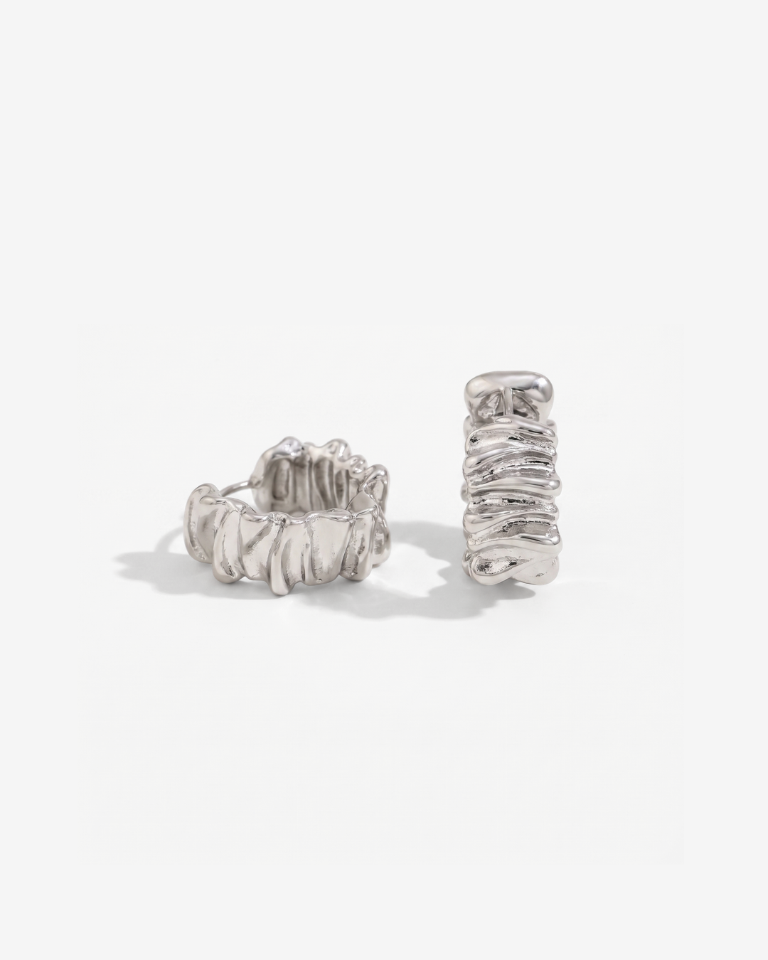 Elin - Draped huggie earrings - Stainless steel